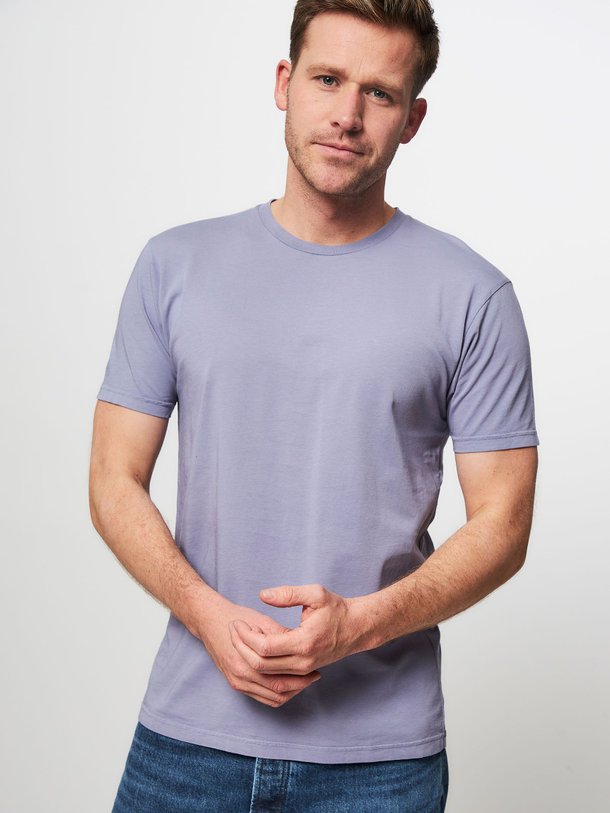 Ontdek de Organic cotton unisex T-shirt van Colorful Standard in de kleur paars bij Orangebag. Op werkdagen voor 21:45 besteld, morgen in huis.