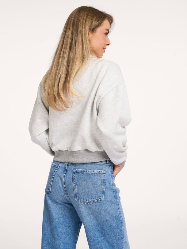 Ontdek de Cropp katoenen sweater van Lois in de kleur lichtgrijs bij Orangebag. Op werkdagen voor 21:45 besteld, morgen in huis.