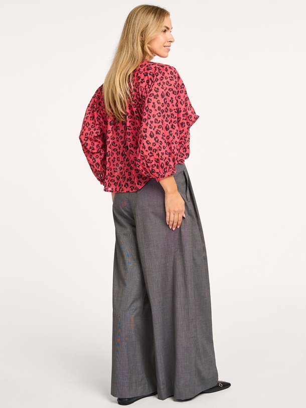 Ontdek de Becky katoenen blouse met print van By-Bar in de kleur rood bij Orangebag. Op werkdagen voor 21:45 besteld, morgen in huis.