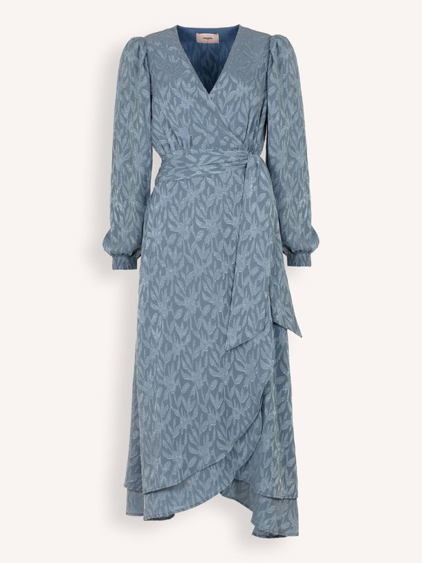 Ontdek de Blossom geweven maxi jurk met dessin van Freebird in de kleur lichtblauw bij Orangebag. Op werkdagen voor 21:45 besteld, morgen in huis.