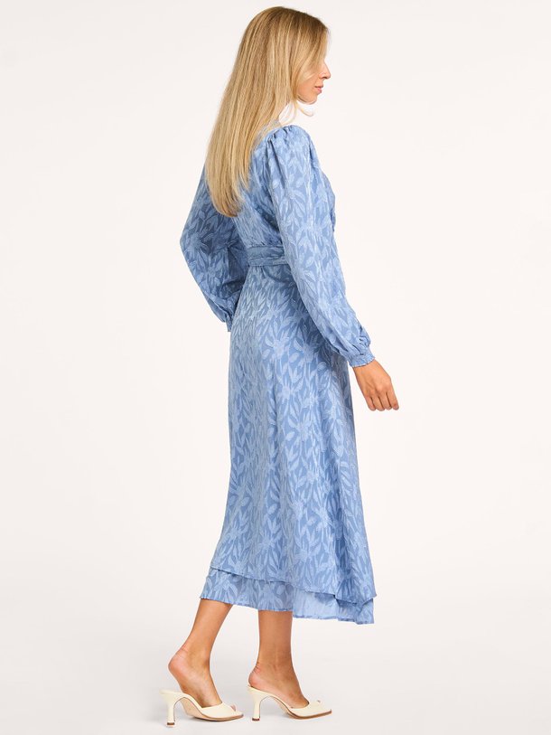 Ontdek de Blossom geweven maxi jurk met dessin van Freebird in de kleur lichtblauw bij Orangebag. Op werkdagen voor 21:45 besteld, morgen in huis.