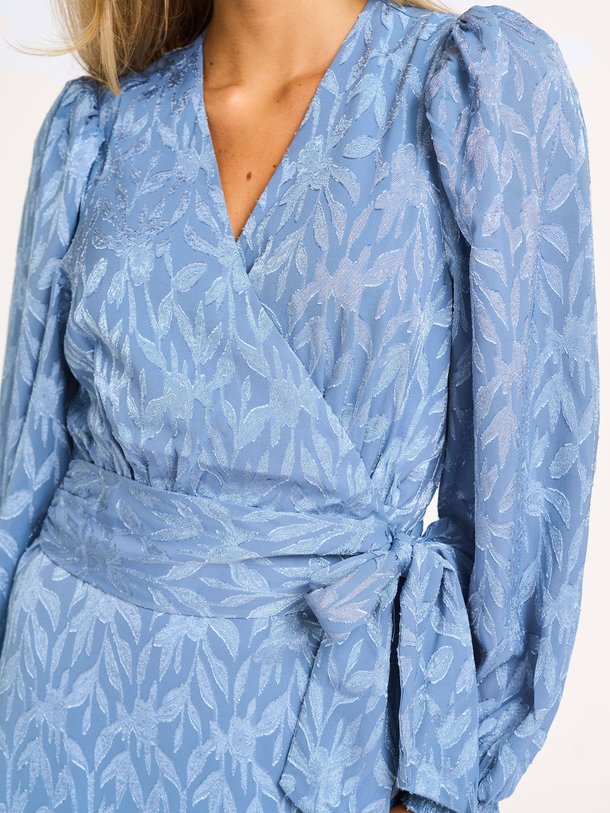 Ontdek de Blossom geweven maxi jurk met dessin van Freebird in de kleur lichtblauw bij Orangebag. Op werkdagen voor 21:45 besteld, morgen in huis.