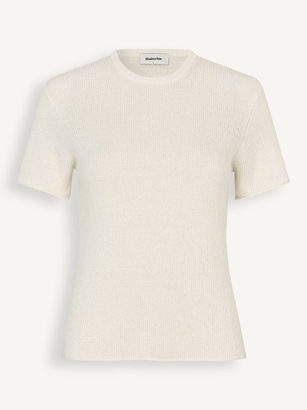 Ontdek de Nigella katoenmix top van Modstrom in de kleur off-white bij Orangebag. Op werkdagen voor 21:45 besteld, morgen in huis.