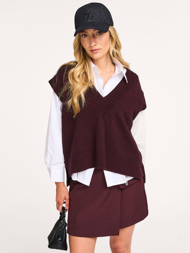 Ontdek de Maja wolmix spencer van Co'Couture in de kleur bordeauxrood bij Orangebag. Op werkdagen voor 21:45 besteld, morgen in huis.