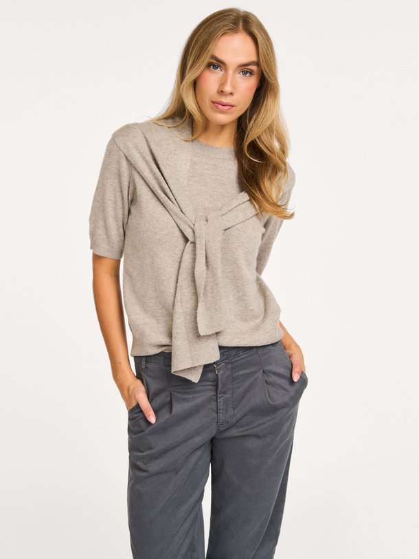 Ontdek de Viscosemix trui van Yaya in de kleur bruingrijs bij Orangebag. Op werkdagen voor 21:45 besteld, morgen in huis.