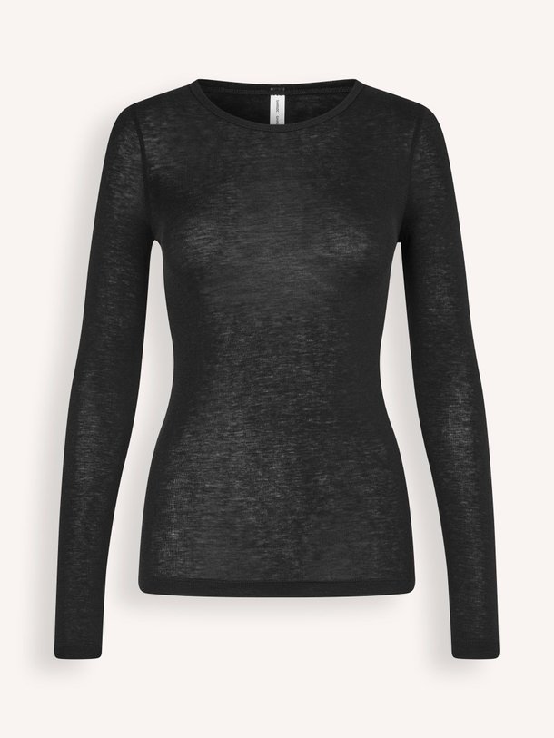 Ontdek de Sadou wolmix longsleeve van Samsoe Samsoe in de kleur zwart bij Orangebag. Op werkdagen voor 21:45 besteld, morgen in huis.