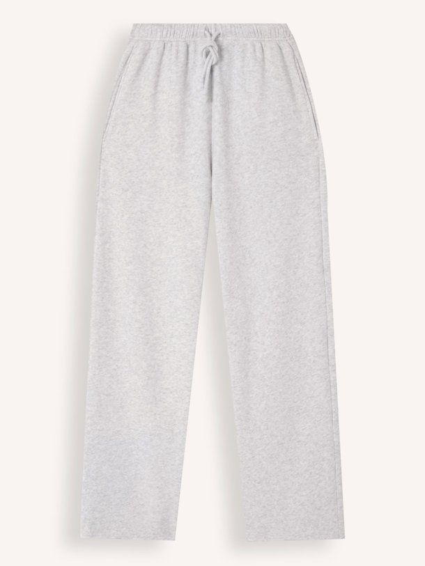 Ontdek de Atubay katoenmix joggingbroek van American Vintage in de kleur lichtgrijs bij Orangebag. Op werkdagen voor 21:45 besteld, morgen in huis.