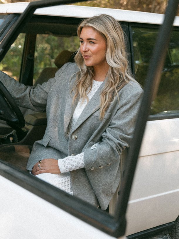 Ontdek de Perla katoenmix oversized blazer met glitters van Bolina Island in de kleur grijs bij Orangebag. Op werkdagen voor 21:45 besteld, morgen in huis.