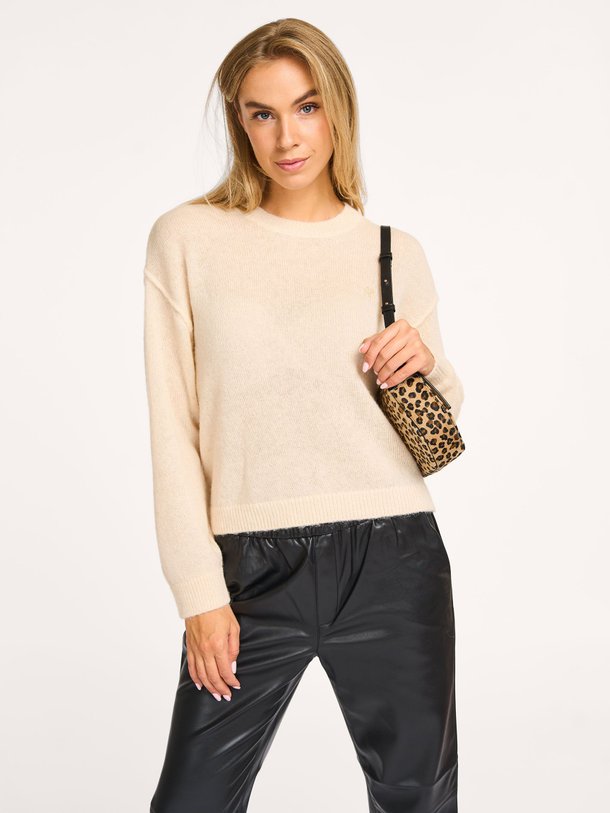 Ontdek de Ariama alpacamix trui van Dante 6 in de kleur crème bij Orangebag. Op werkdagen voor 21:45 besteld, morgen in huis.