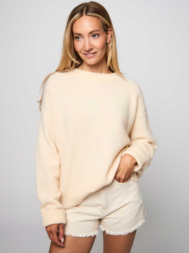 Ontdek de Vitow alpacamix trui van American Vintage in de kleur crème bij Orangebag. Op werkdagen voor 21:45 besteld, morgen in huis.