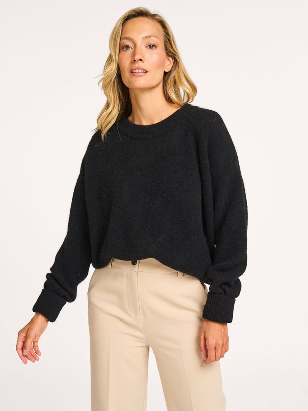 Ontdek de Vitow alpacamix trui van American Vintage in de kleur zwart bij Orangebag. Op werkdagen voor 21:45 besteld, morgen in huis.