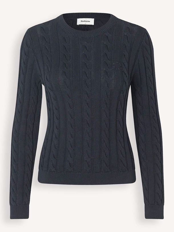Ontdek de Sabre organic cotton trui met kabelpatroon van Modstrom in de kleur donkerblauw bij Orangebag. Op werkdagen voor 21:45 besteld, morgen in huis.