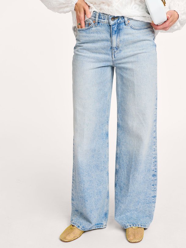 Ontdek de Hail high waist wide leg jeans van Drykorn in de kleur lichtblauw bij Orangebag. Op werkdagen voor 21:45 besteld, morgen in huis.