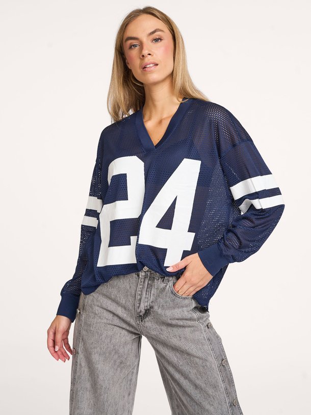 Ontdek de Drift Number geweven opengewerkte top met print van Haute L'Amitié in de kleur donkerblauw bij Orangebag. Op werkdagen voor 21:45 besteld, morgen in huis.