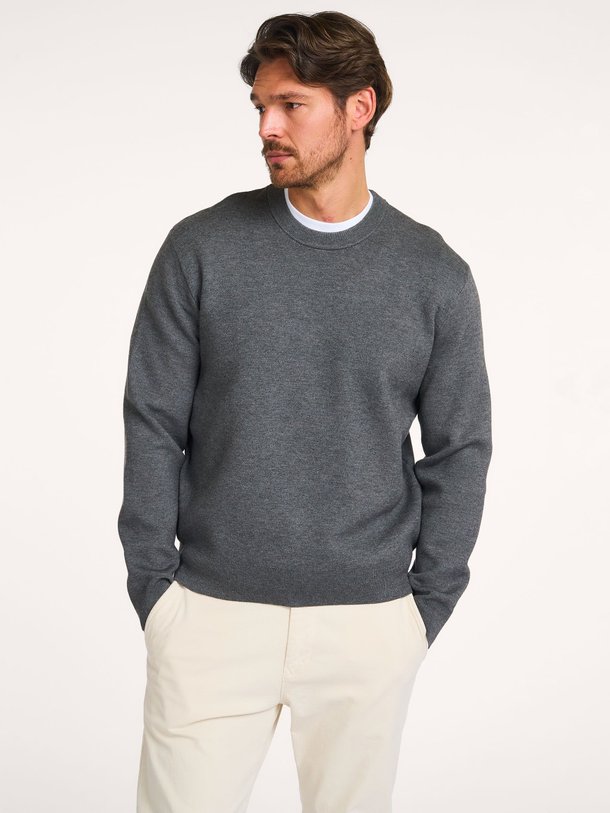 Ontdek de Sarico viscosemix trui van Samsoe Samsoe in de kleur donkergrijs bij Orangebag. Op werkdagen voor 21:45 besteld, morgen in huis.