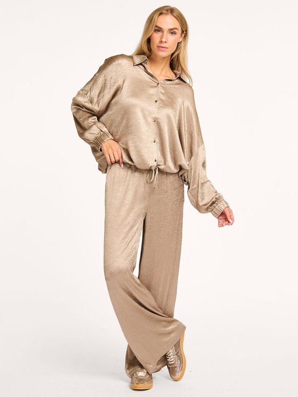 Ontdek de Geweven broek van Summum in de kleur champagne bij Orangebag. Op werkdagen voor 21:45 besteld, morgen in huis.