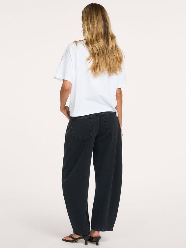 Ontdek de Jazzie mid waist barrel fit non-stretch jeans van Closed in de kleur donkergrijs bij Orangebag. Op werkdagen voor 21:45 besteld, morgen in huis.