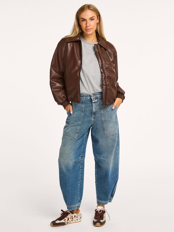 Ontdek de Olena leatherlook gewatteerde jack van Modstrom in de kleur donkerbruin bij Orangebag. Op werkdagen voor 21:45 besteld, morgen in huis.