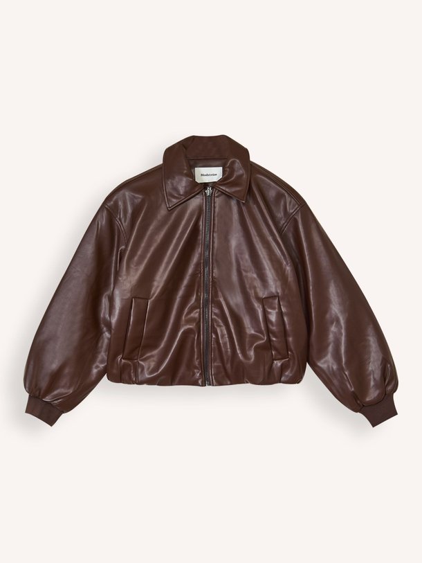 Ontdek de Olena leatherlook gewatteerde jack van Modstrom in de kleur donkerbruin bij Orangebag. Op werkdagen voor 21:45 besteld, morgen in huis.