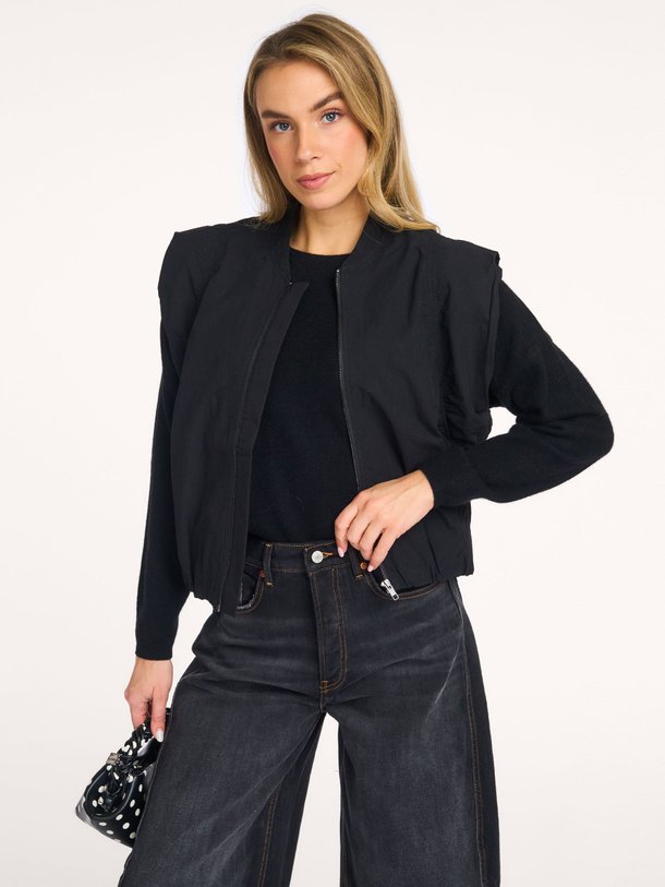 Ontdek de Acasia katoenmix gilet van Co'Couture in de kleur zwart bij Orangebag. Op werkdagen voor 21:45 besteld, morgen in huis.