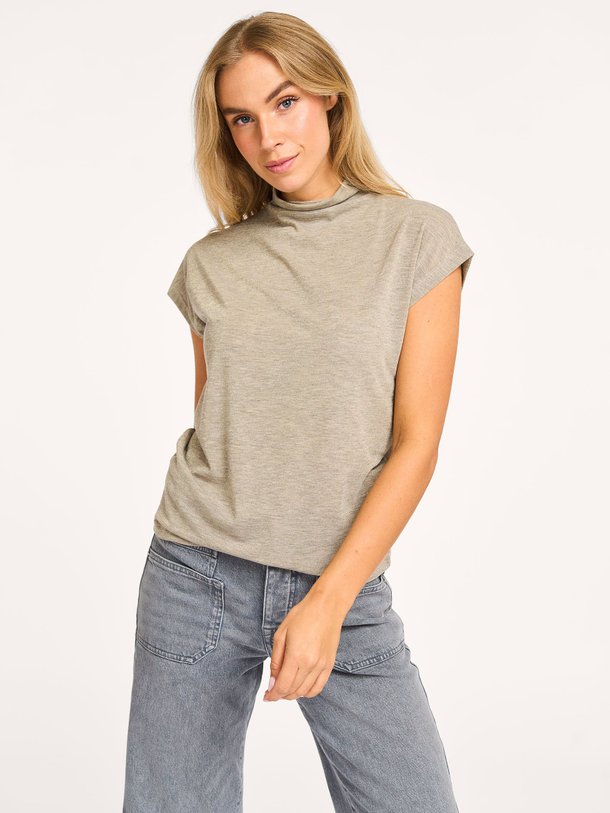 Ontdek de Mara viscose mix top van Knit-ted in de kleur bruingrijs bij Orangebag. Op werkdagen voor 21:45 besteld, morgen in huis.