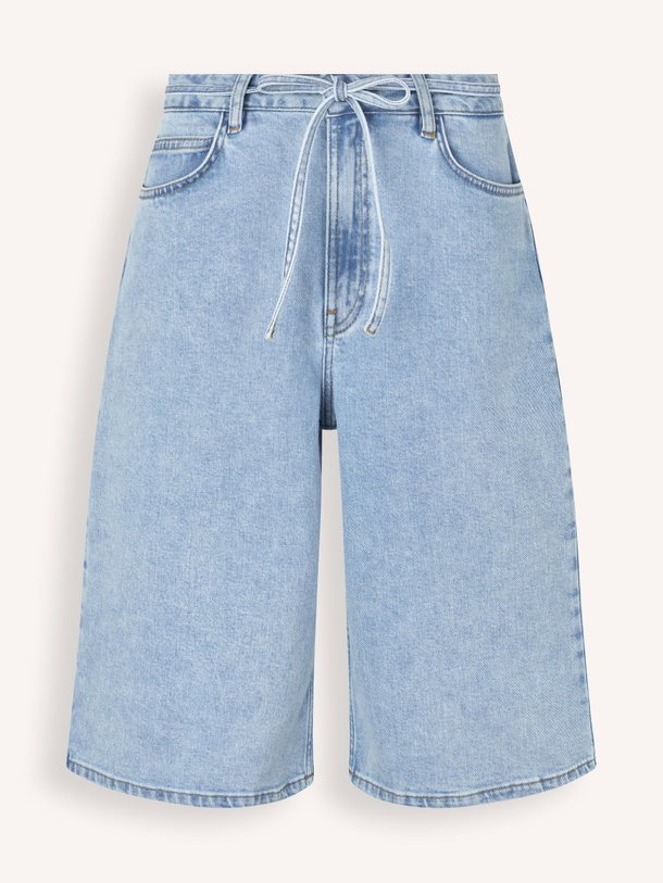 Ontdek de Isoldem high waist short van Modstrom in de kleur lichtblauw bij Orangebag. Op werkdagen voor 21:45 besteld, morgen in huis.