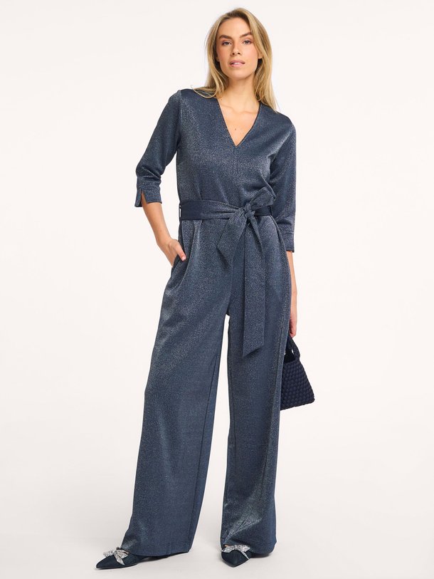 Ontdek de Odessi viscosemix jumpsuit met lurex van Studio Anneloes in de kleur donkerblauw bij Orangebag. Op werkdagen voor 21:45 besteld, morgen in huis.