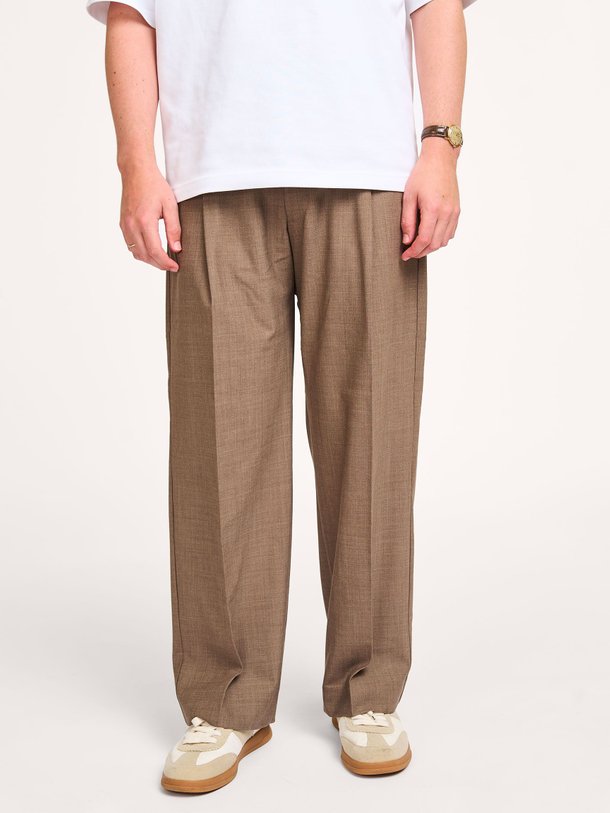 Ontdek de Kay wolmix pantalon van NN.07 in de kleur kaki bij Orangebag. Op werkdagen voor 21:45 besteld, morgen in huis.