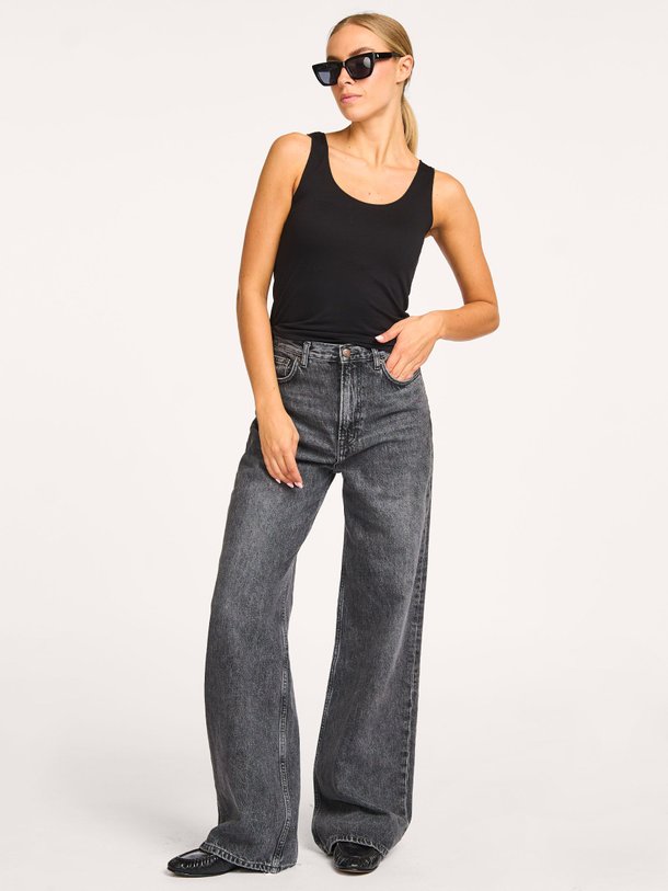 Ontdek de M001 Soft Touch viscosemix tanktop van Majestic Filatures in de kleur zwart bij Orangebag. Op werkdagen voor 21:45 besteld, morgen in huis.