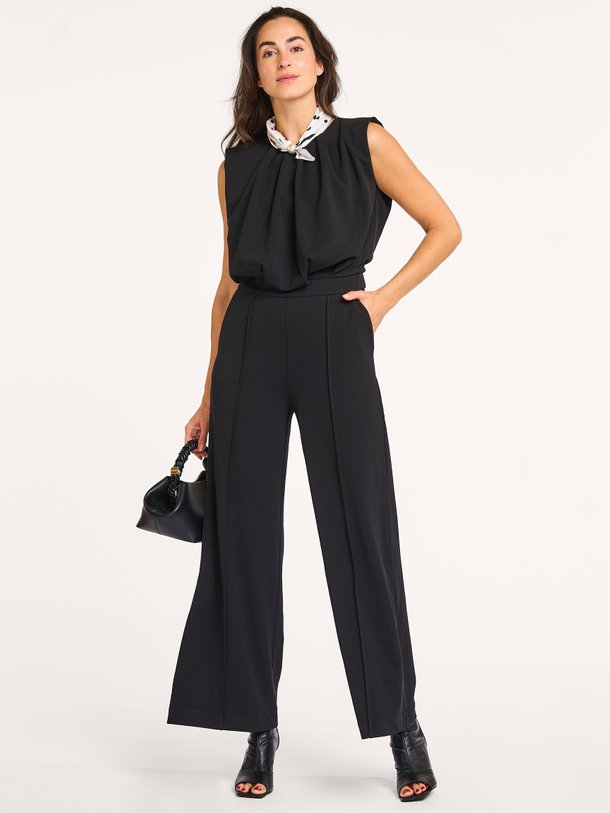 Ontdek de Falcon geweven jumpsuit van Co'Couture in de kleur zwart bij Orangebag. Op werkdagen voor 21:45 besteld, morgen in huis.