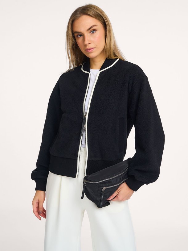 Ontdek de Hansley geweven fleece vest van Varley in de kleur zwart bij Orangebag. Op werkdagen voor 21:45 besteld, morgen in huis.