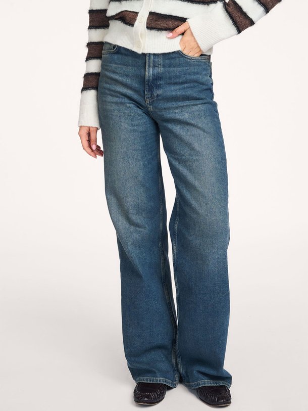 Ontdek de Sarebecca high waist wide leg jeans van Samsoe Samsoe in de kleur blauw bij Orangebag. Op werkdagen voor 21:45 besteld, morgen in huis.