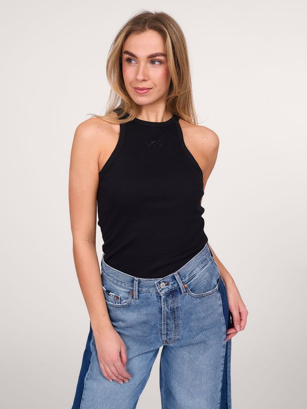 Ontdek de Drew katoenmix rib tanktop met strass logo van Gestuz in de kleur zwart bij Orangebag. Op werkdagen voor 21:45 besteld, morgen in huis.