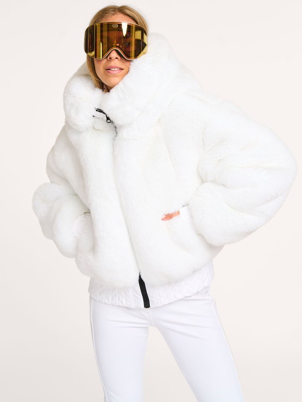 Ontdek de Indira fake fur ski jacket van Goldbergh in de kleur wit bij Orangebag. Op werkdagen voor 21:45 besteld, morgen in huis.
