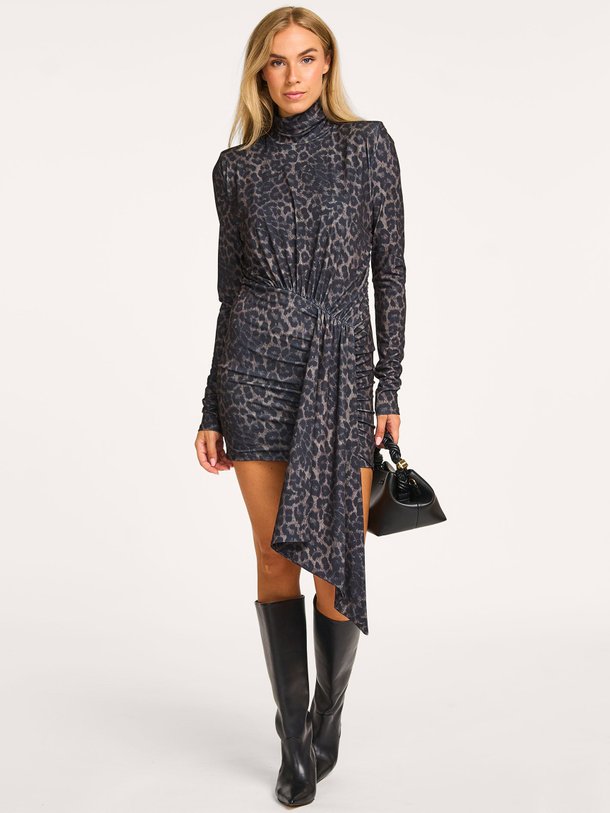 Ontdek de Imortel geweven jurk met print van Essentiel Antwerp in de kleur zwart bij Orangebag. Op werkdagen voor 21:45 besteld, morgen in huis.