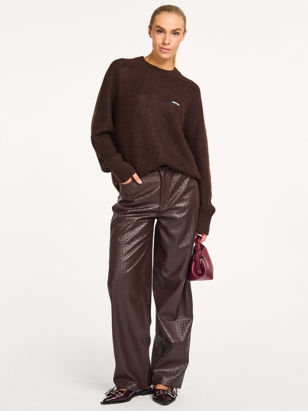 Ontdek de Dixie geweven leatherlook wide leg broek van Rotate Birger Christensen in de kleur donkerbruin bij Orangebag. Op werkdagen voor 21:45 besteld, morgen in huis.