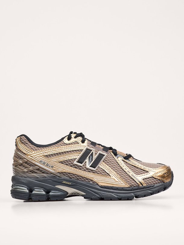 Ontdek de U1906 metallic mesh sneakers van New Balance in de kleur bruin bij Orangebag. Op werkdagen voor 21:45 besteld, morgen in huis.