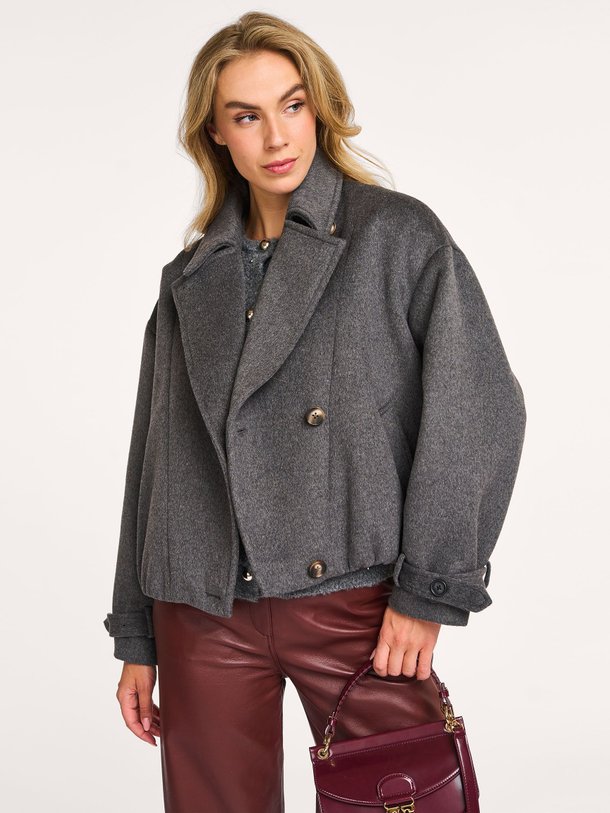 Ontdek de Silas wolmix mantel van Studio AR in de kleur donkergrijs bij Orangebag. Op werkdagen voor 21:45 besteld, morgen in huis.