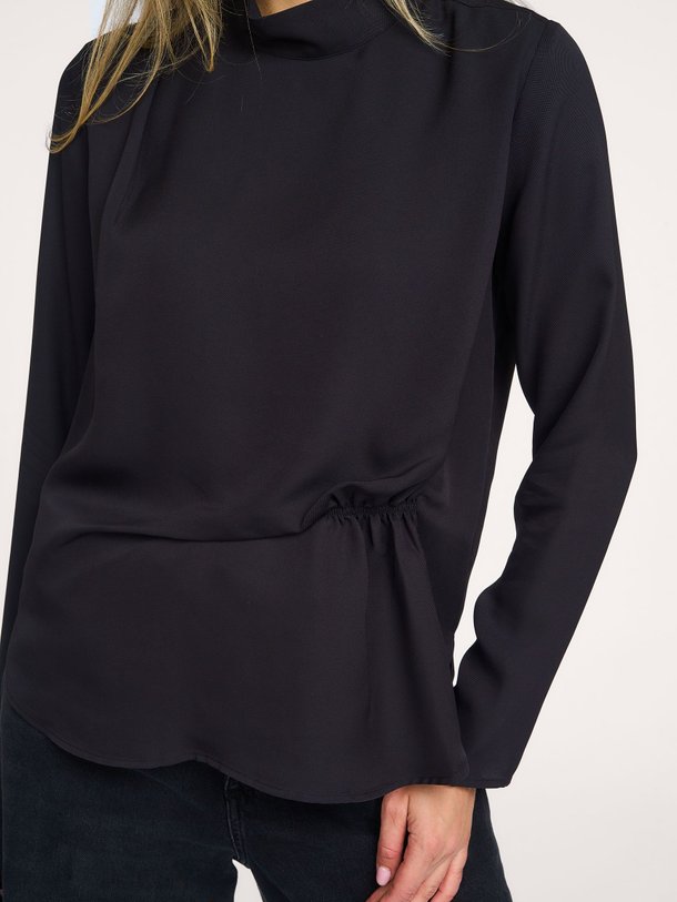Ontdek de Glara viscosemix top van Second Female in de kleur zwart bij Orangebag. Op werkdagen voor 21:45 besteld, morgen in huis.