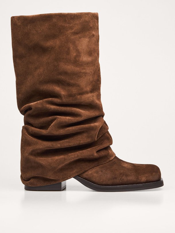 Ontdek de Kora suède lage laarzen van Toral in de kleur donkerbruin bij Orangebag. Op werkdagen voor 21:45 besteld, morgen in huis.