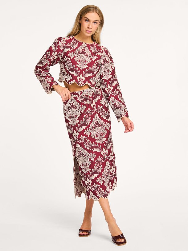 Ontdek de Viscosemix jacquard rok van Farm Rio in de kleur bordeauxrood bij Orangebag. Op werkdagen voor 21:45 besteld, morgen in huis.