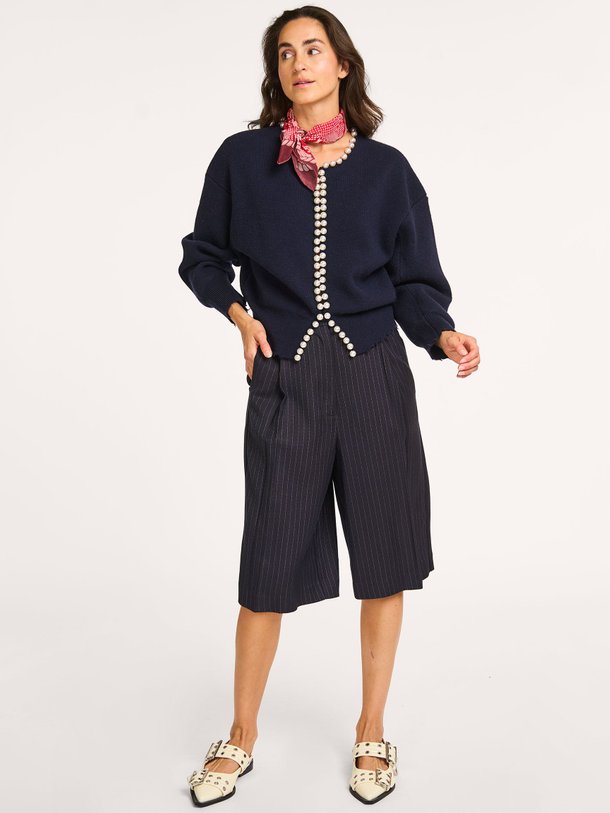 Ontdek de Ideas wolmix vest van Essentiel Antwerp in de kleur donkerblauw bij Orangebag. Op werkdagen voor 21:45 besteld, morgen in huis.