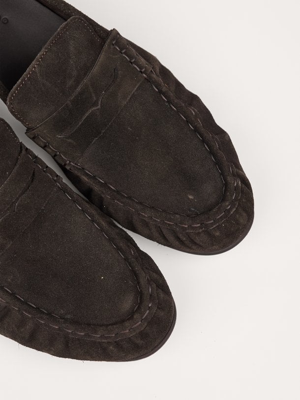 Ontdek de Penny suède loafers van Posa in de kleur donkerbruin bij Orangebag. Op werkdagen voor 21:45 besteld, morgen in huis.
