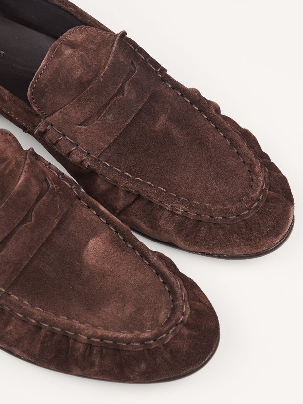 Ontdek de Penny suède loafers van Posa in de kleur donkerbruin bij Orangebag. Op werkdagen voor 21:45 besteld, morgen in huis.
