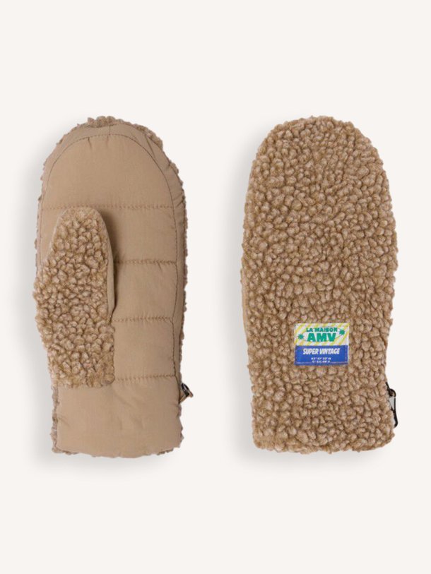 Ontdek de Hoktown teddy wanten van American Vintage in de kleur lichtbruin bij Orangebag. Op werkdagen voor 21:45 besteld, morgen in huis.