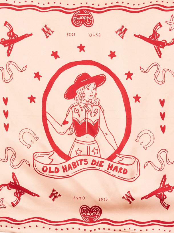 Ontdek de Zijden sjaal met dessin van Old Habits Die Hard in de kleur roze bij Orangebag. Op werkdagen voor 21:45 besteld, morgen in huis.