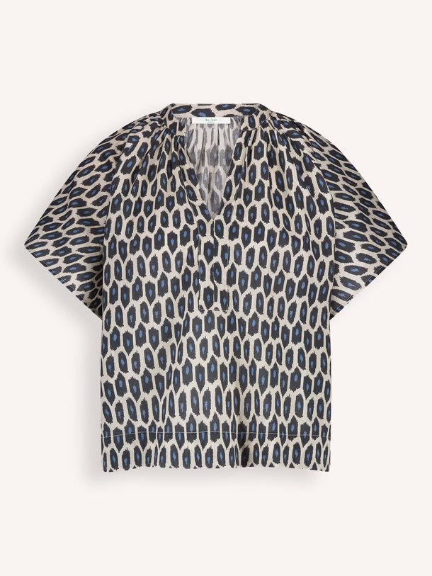 Ontdek de Vina katoenen top met print van By-Bar in de kleur donkerblauw bij Orangebag. Op werkdagen voor 21:45 besteld, morgen in huis.