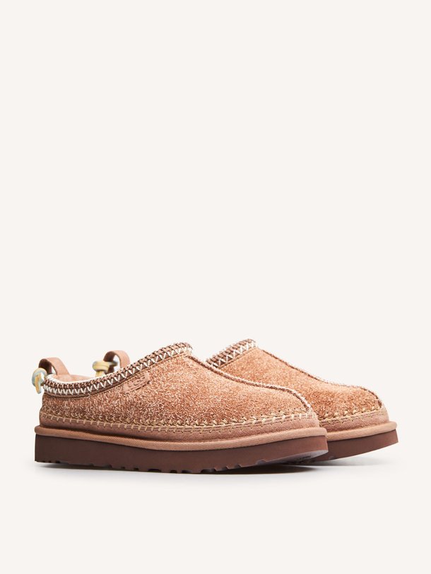 Ontdek de Tasman Biarritz suède instappers van Ugg in de kleur oud roze bij Orangebag. Op werkdagen voor 21:45 besteld, morgen in huis.