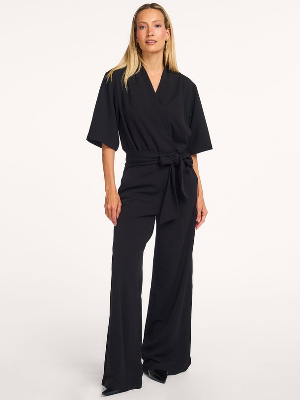 Ontdek de Jersey jumpsuit van Yaya in de kleur zwart bij Orangebag. Op werkdagen voor 21:45 besteld, morgen in huis.