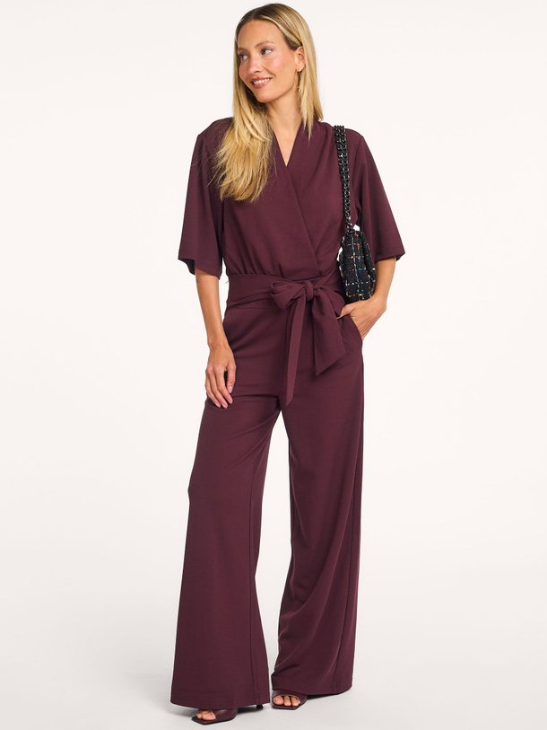 Ontdek de Jersey jumpsuit van Yaya in de kleur aubergine bij Orangebag. Op werkdagen voor 21:45 besteld, morgen in huis.